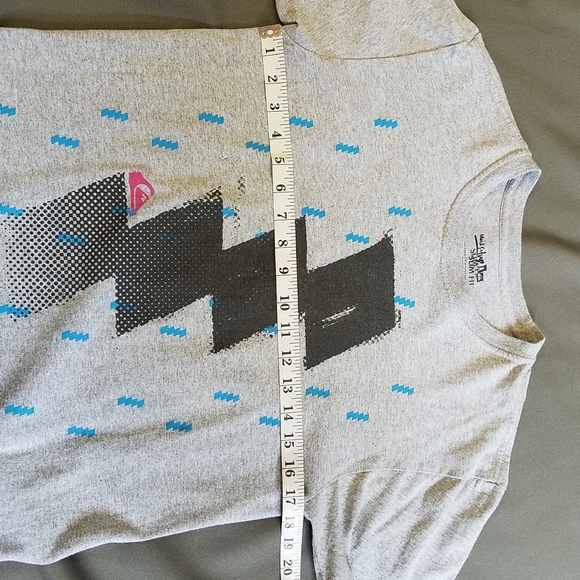 Quicksilver abstract graphic tee size small gray - Picture 2 of 6
